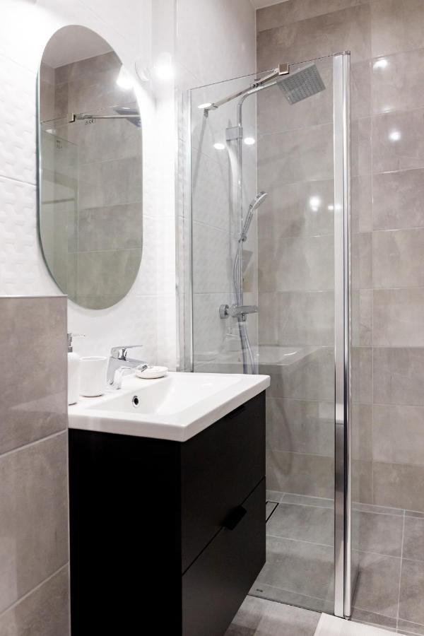 Downtown Apartments ,Next To Spodek-Free Parking Катовице Екстериор снимка